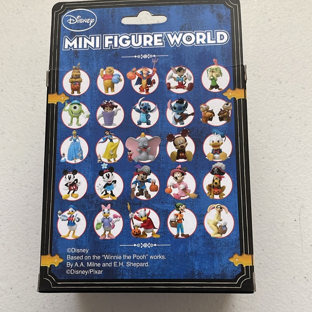 ⭐️NEW IN BOX Goofy Scarecrow Mini Figure World